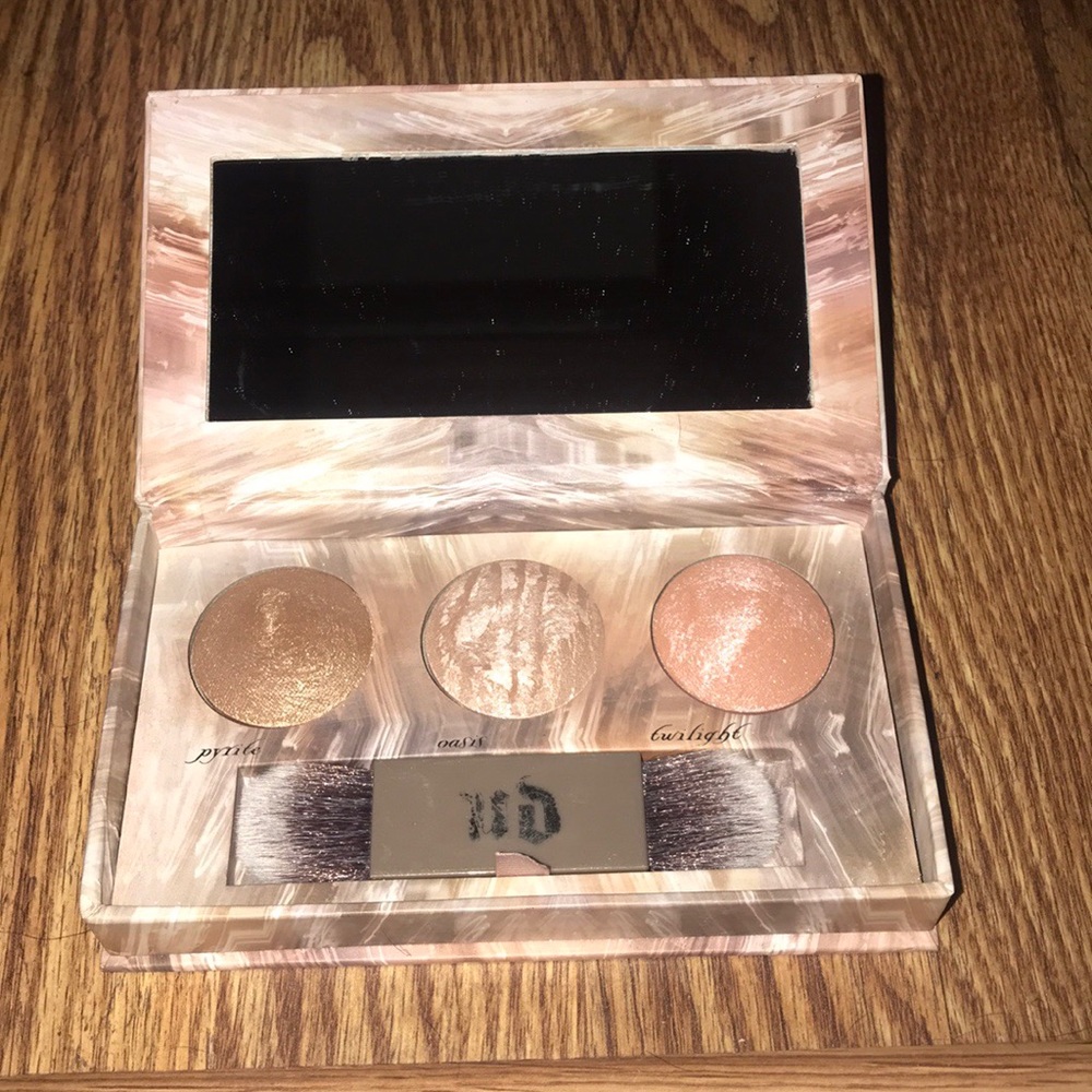 Urban Decay- Naked illuminates trio